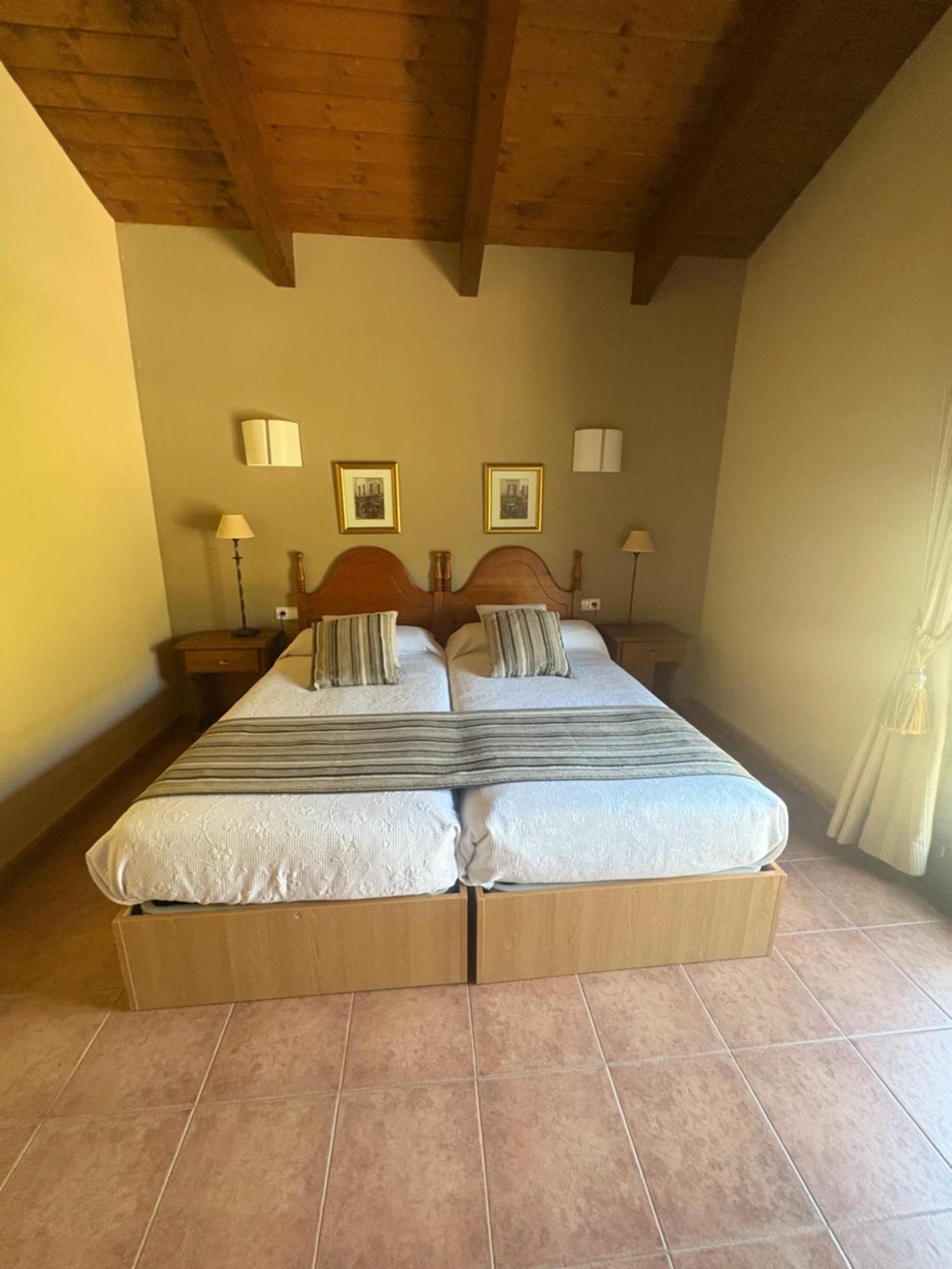 Hotel Guara Inluka Las Almunias Pokoj fotografie